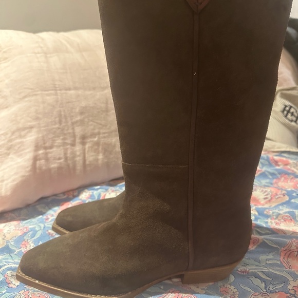 We the free size 38 mid calf brown suede boots. Never worn. - Picture 5 of 7